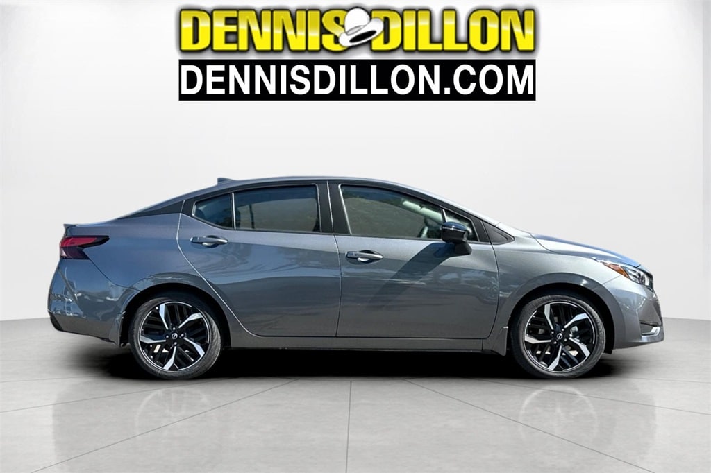 New 2025 Nissan Versa 1.6 SR Sedan